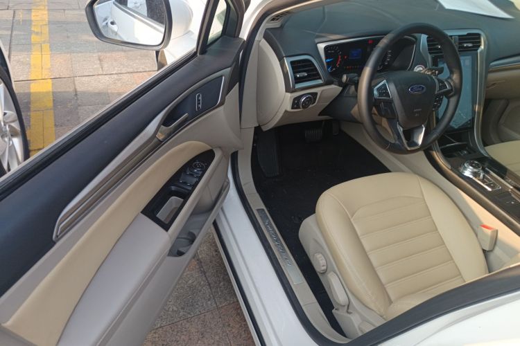 福特 蒙迪欧 2017款 EcoBoost 180 舒适型中控内饰20