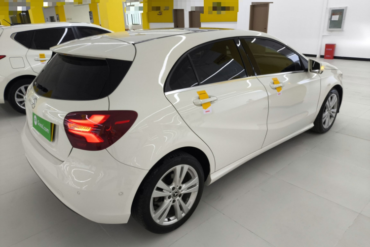 奔驰A级(进口) 2018款 A 200 动感型车身外观6005