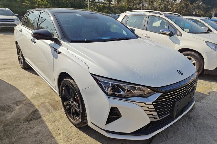 东风风神 奕炫MAX 2024款 1.5T 尊贵版车身外观3