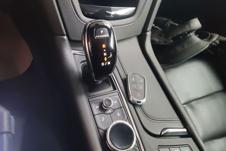 凯迪拉克XT6 2020款 28T 六座四驱豪华型中控内饰18