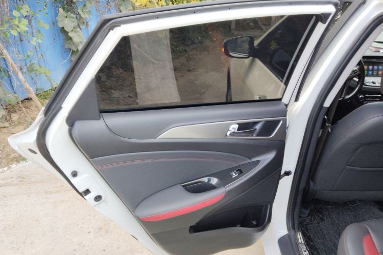 长安 逸动 2016款 XT 1.6L 手动俊酷型中控内饰49