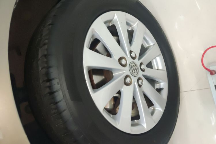 别克GL8 2017款 25S 舒适型 国V车身外观35