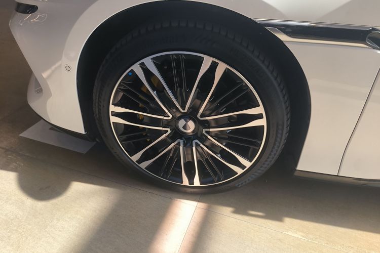 腾势Z9GT 2024款 1100四驱Ultra版车身外观6007