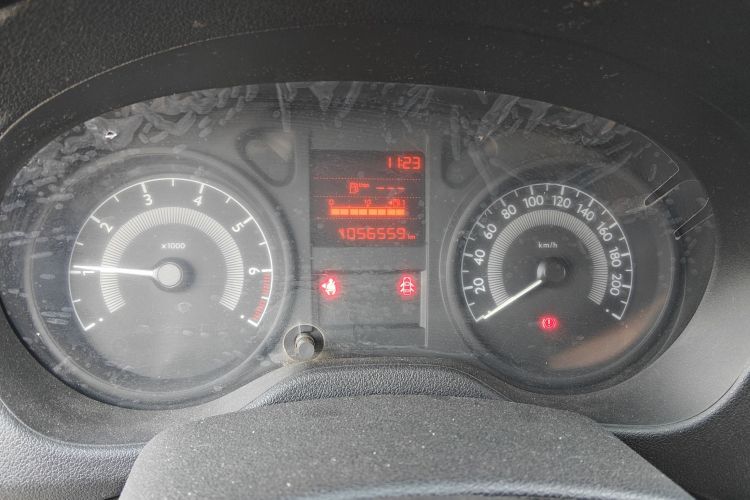 标致301 2016款 1.6L 手动舒适版中控内饰14