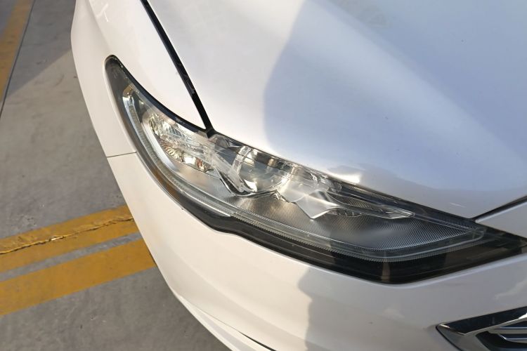 福特 蒙迪欧 2017款 EcoBoost 180 时尚型车身外观8