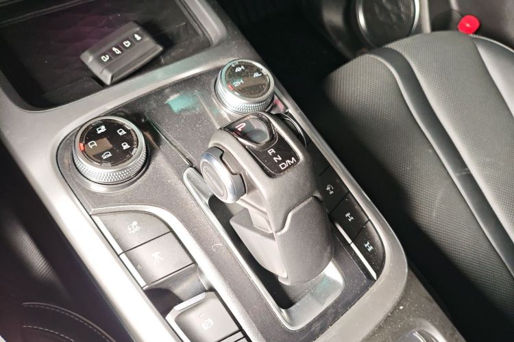 坦克300 2021款 越野版 2.0T 征服者中控内饰18