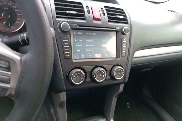 斯巴鲁 森林人 2014款 2.0i 自动豪华版中控内饰16