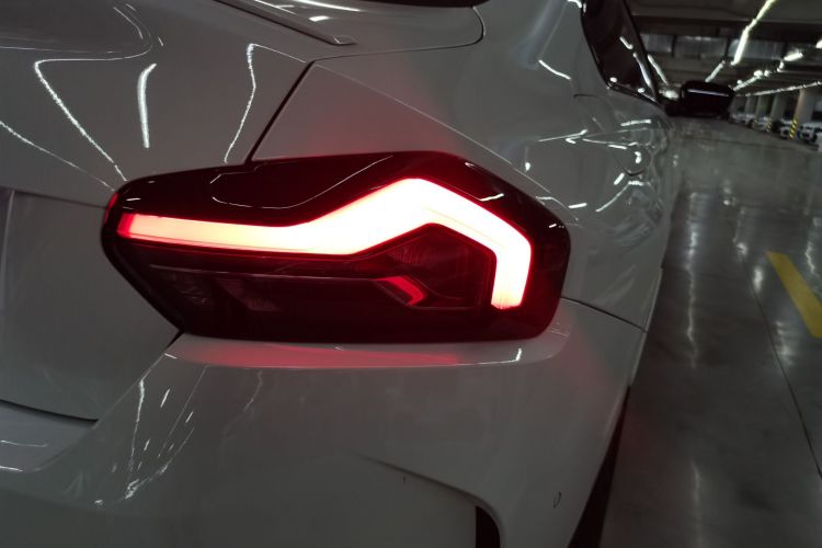 宝马2系(进口) 2023款 225i M运动曜夜套装车身外观9