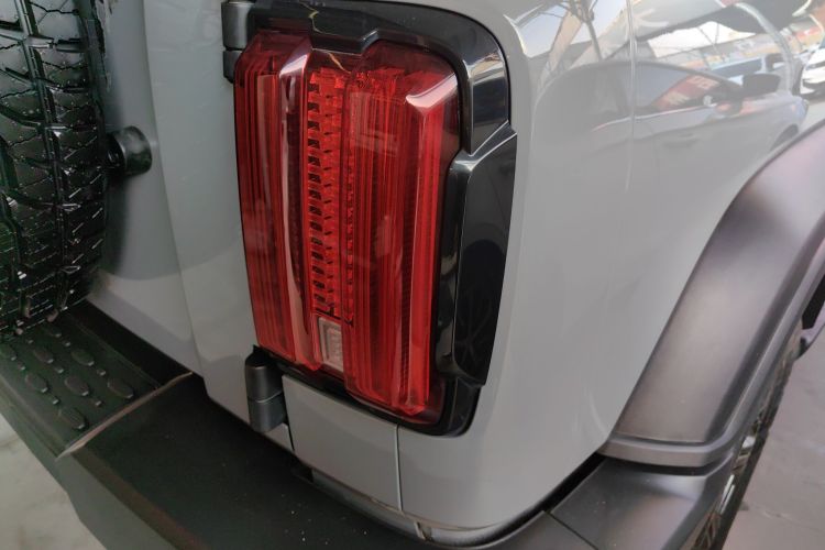 坦克300 2023款 越野版 2.0T 征服者车身外观9