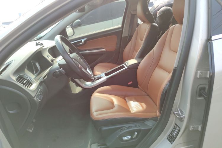 沃尔沃S60 2018款 S60L T3 智进进取版中控内饰19