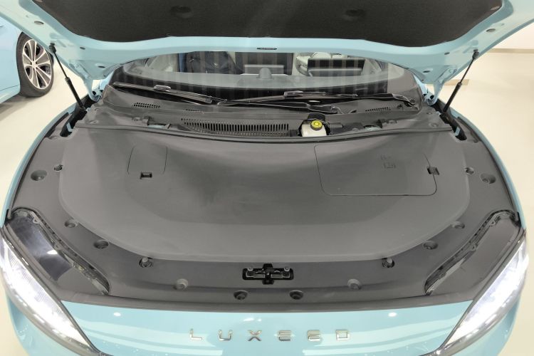 鸿蒙智行 智界S7 2024款 Ultra 四驱旗舰版机舱底盘24