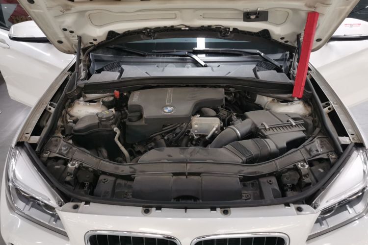 宝马X1 2015款 sDrive18i 时尚晋级版机舱底盘24