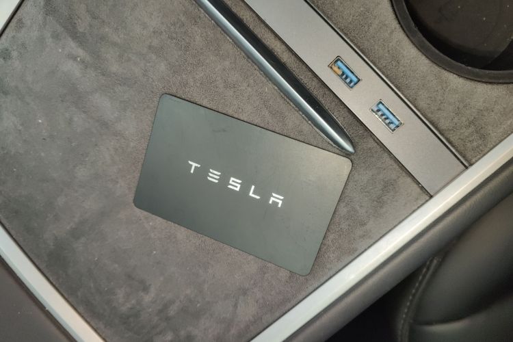 特斯拉 Model Y 2022款 Performance高性能全轮驱动版中控内饰11