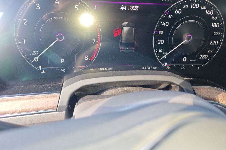 大众 途锐 2022款 3.0TSI 锐享版 曜黑运动套装中控内饰15