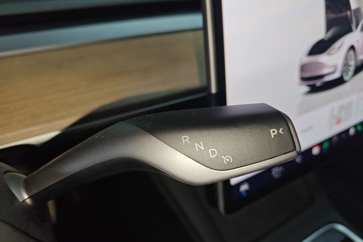 特斯拉 Model 3 2022款 后轮驱动版中控内饰18