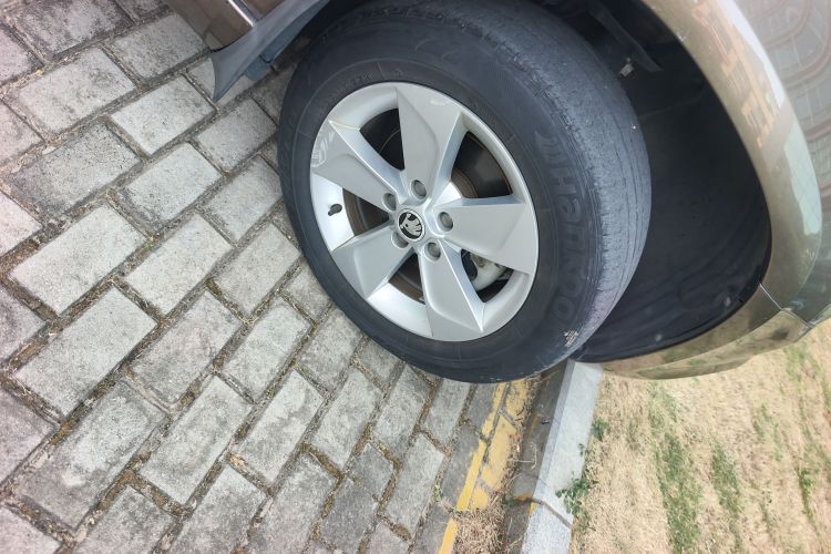 斯柯达 Yeti 2017款 TSI280 DSG前行版车身外观10