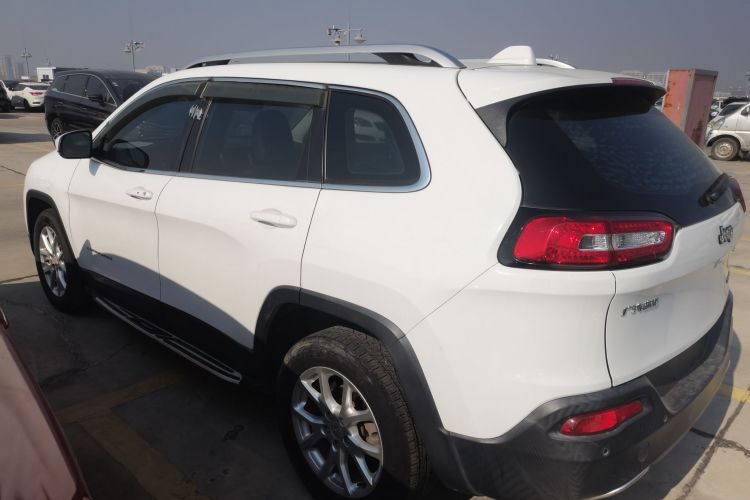 Jeep 自由光 2017款 2.0L 优越版车身外观4