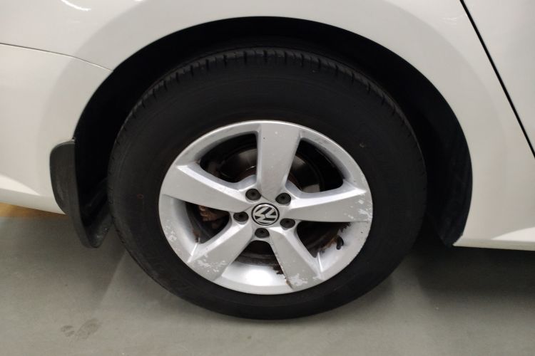 大众 朗逸 2013款 改款经典 1.6L 自动风尚版车身外观6008