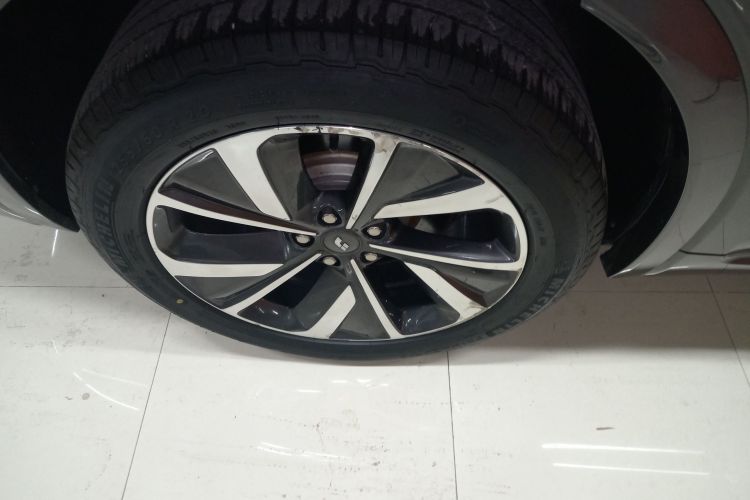 理想汽车 理想ONE 2021款 增程6座版车身外观6008