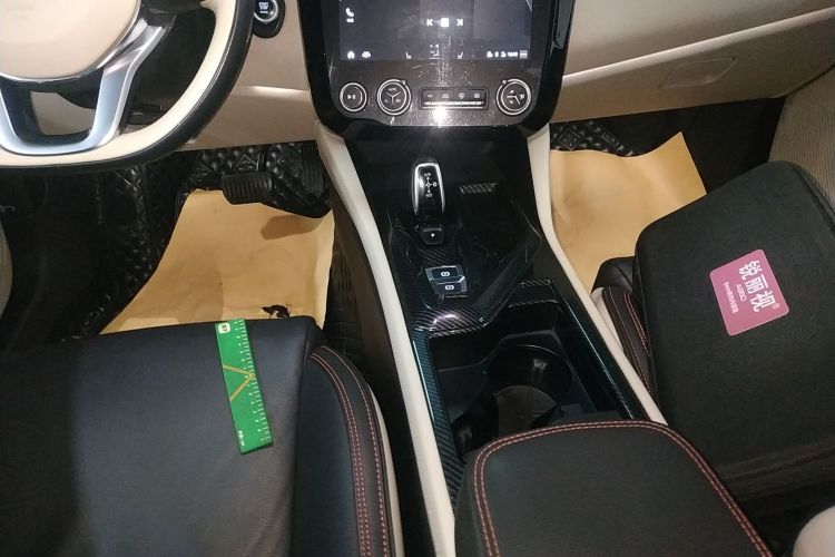 领克02 2018款 1.5T DCT两驱耀Pro版 国V中控内饰18