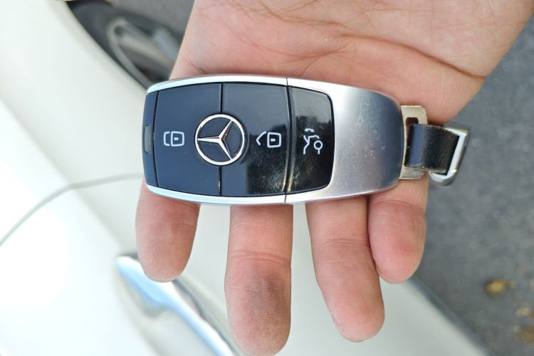 奔驰E级 2019款 E 260 L中控内饰11