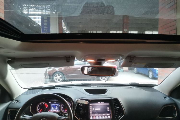 Jeep 自由光 2019款 2.0T 两驱智享版 国VI中控内饰22