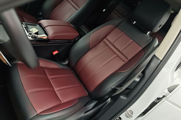 路虎 揽胜极光 2022款 极光L 249PS R-Dynamic 豪华版中控内饰19