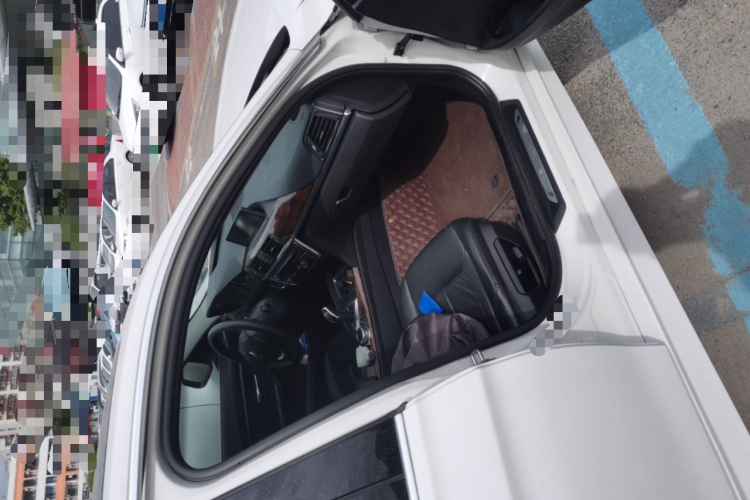 宝马3系 2013款 改款 320Li 豪华设计套装局部细节9005