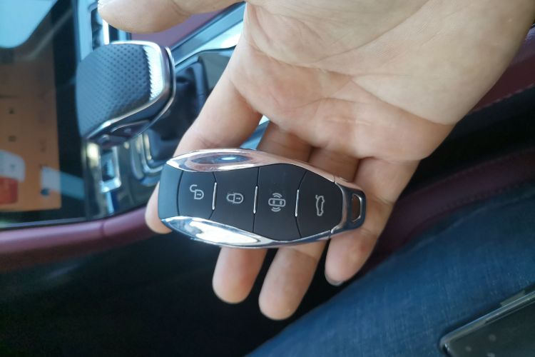 红旗H5 2025款 1.5T DCT旗韵版中控内饰7001