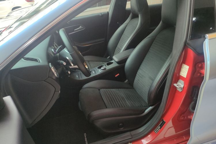 奔驰CLA 2016款 CLA 220 4MATIC中控内饰19