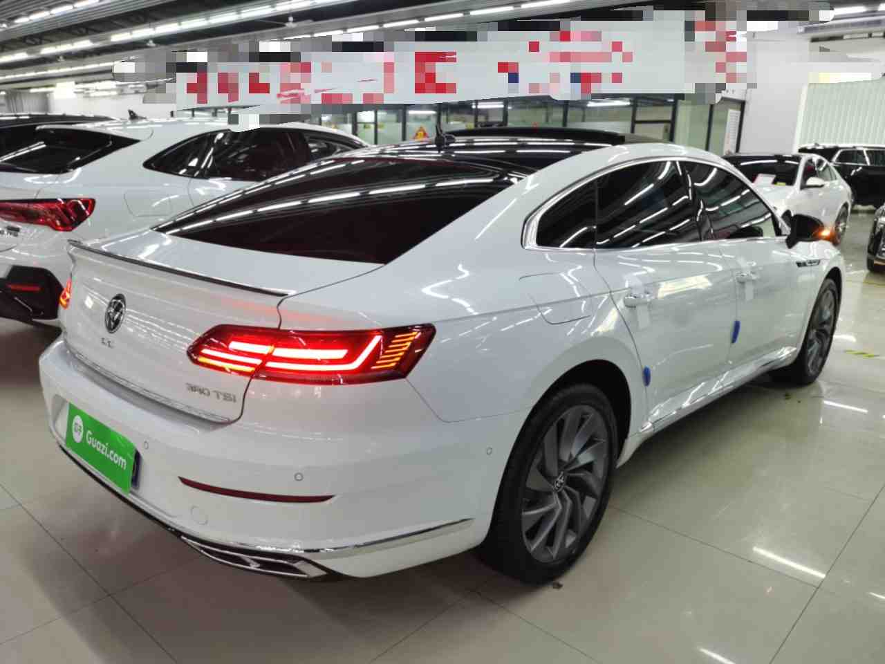 车辆右后45度外观展示