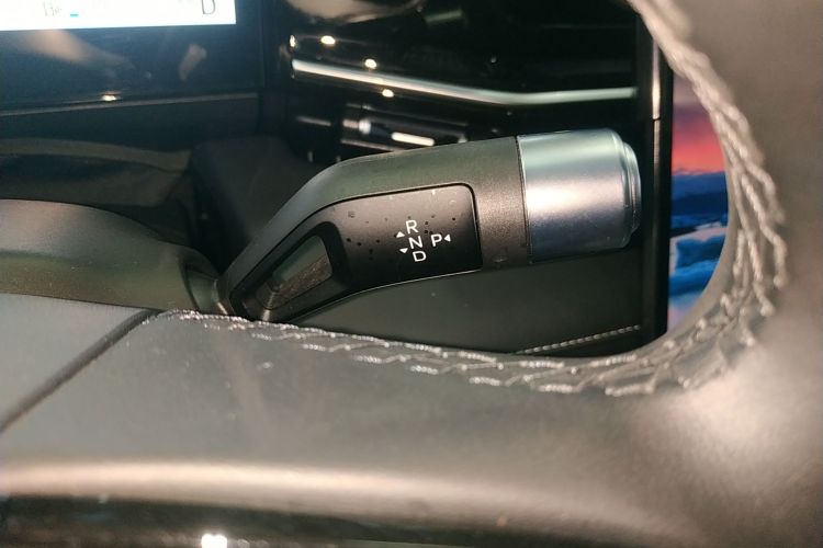 吉利银河 银河L6 2024款 125km PLUS 龙腾版中控内饰18