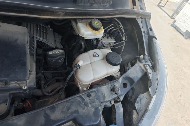 奔驰 威霆 2021款 2.0T 精英版 7座局部细节9007