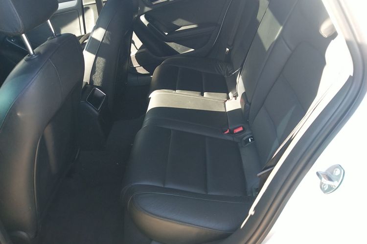 奥迪A4L 2013款 30 TFSI 自动舒适型中控内饰21