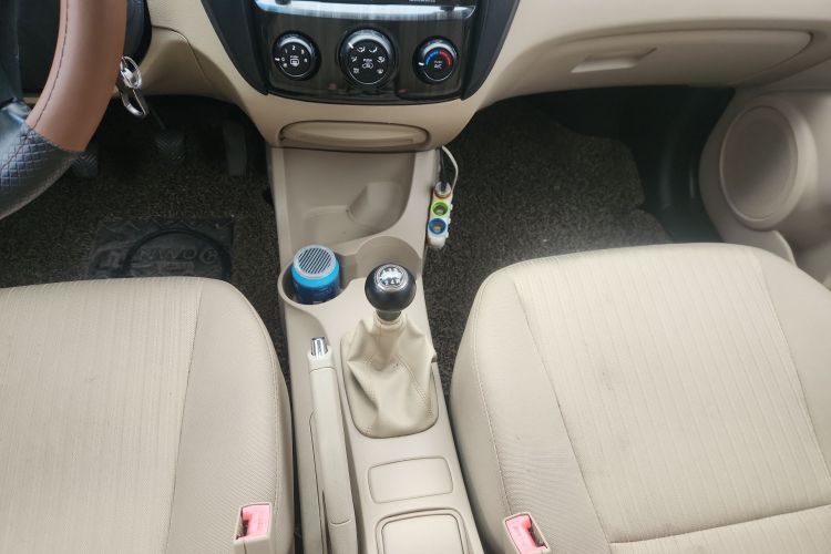 起亚 狮跑 2013款 2.0L 手动两驱版GL局部细节18