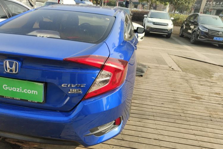 本田 思域 2016款 180TURBO CVT舒适版车身外观9