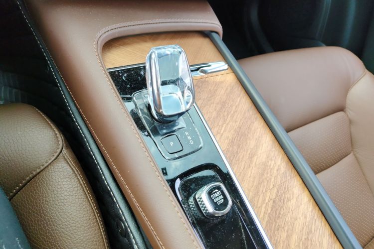 沃尔沃XC90 2024款 B6 智逸豪华版 7座中控内饰18