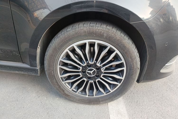 奔驰V级 2018款 V 260 尊贵版 国VI车身外观10