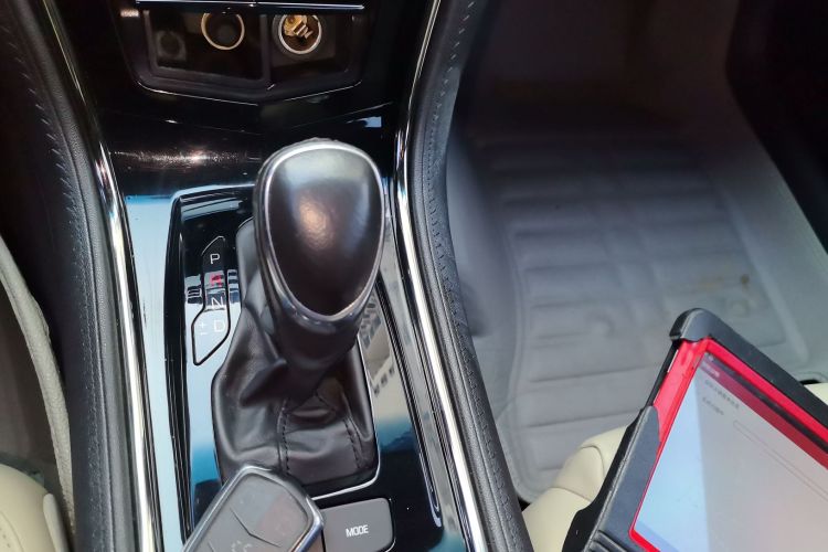 凯迪拉克ATS-L 2014款 25T 舒适型中控内饰18