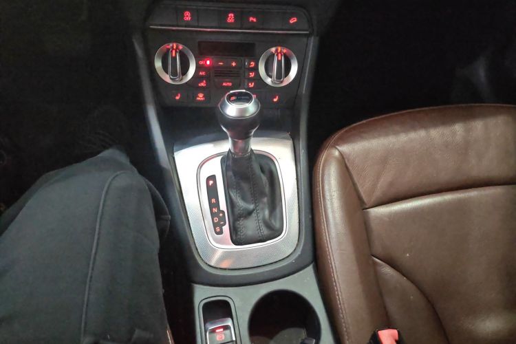 奥迪Q3 2015款 35 TFSI quattro 技术型中控内饰18