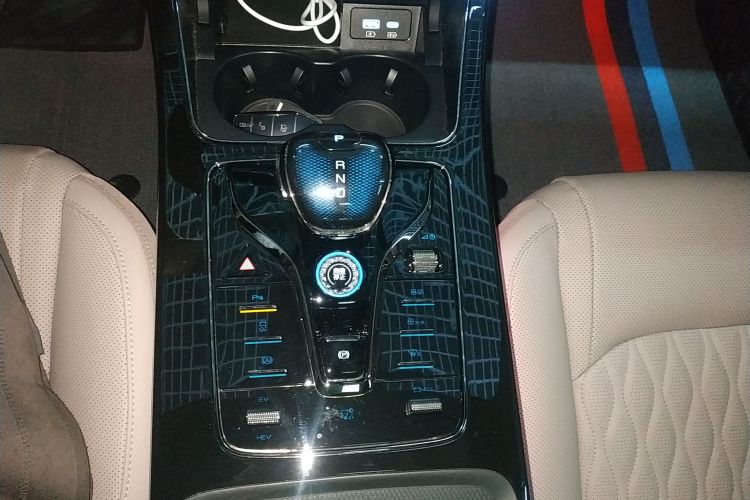 比亚迪 汉 2025款 DM-i 125KM精英型局部细节18