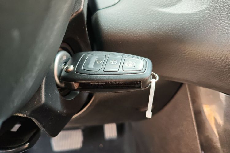 福特 福克斯 2018款 三厢经典 1.6L 自动风尚型智行版中控内饰11