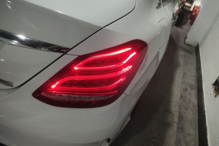 奔驰C级 2015款 改款 C 180 L 运动型车身外观6006