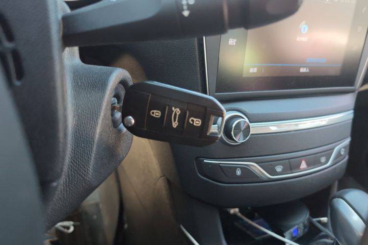 标致408 2018款 改款 350THP 自动豪华版中控内饰11