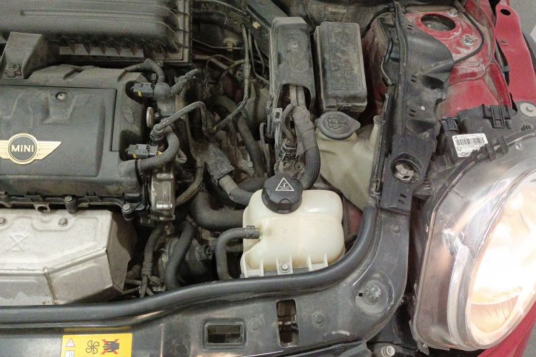 MINI 2011款 1.6L COOPER Fun机舱底盘26