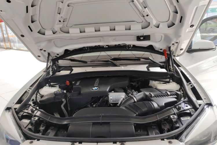 宝马X1 2014款 sDrive18i 时尚型机舱底盘24