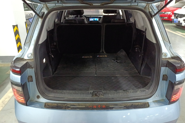 宝骏RM-5 2019款 1.5L CVT 24小时在线精英型 7座机舱底盘23