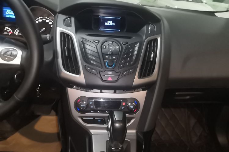 福特 福克斯 2012款 两厢 1.6L 自动风尚型局部细节16