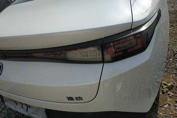 长安 逸动 2025款 蓝鲸 1.5T 500Bar尊贵型车身外观9