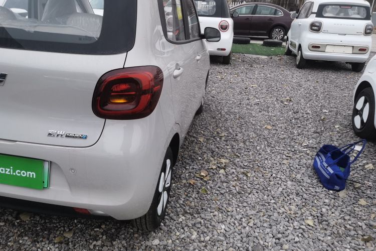 五菱汽车 宏光MINIEV 2025款 四门版 进阶款车身外观9